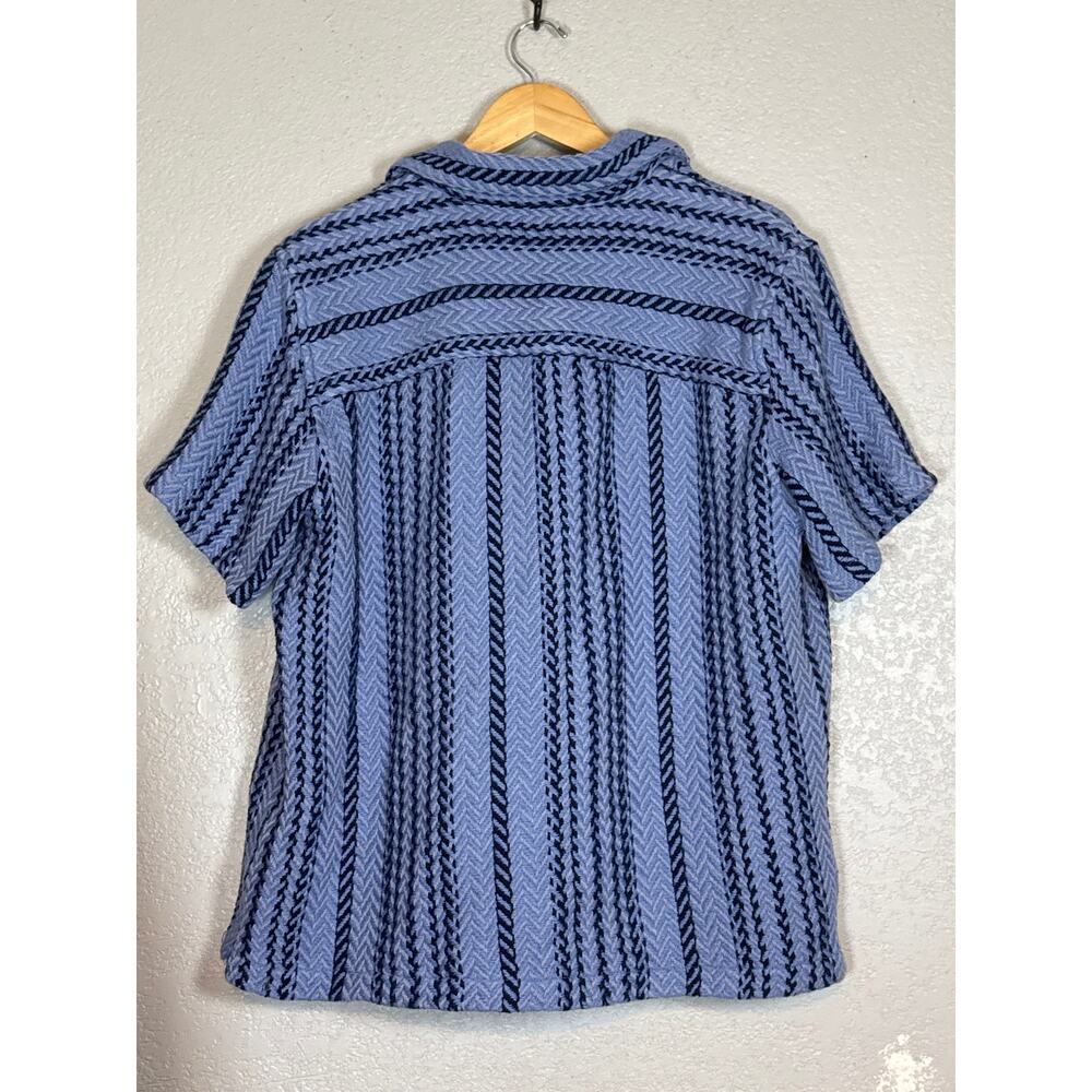 Gap Mens Textured Woven Shirt Size Large Blue Vertical Stripe Camp Shirt Summer - Picture 4 of 9